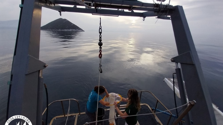 2 students exploring the ocean in Greece